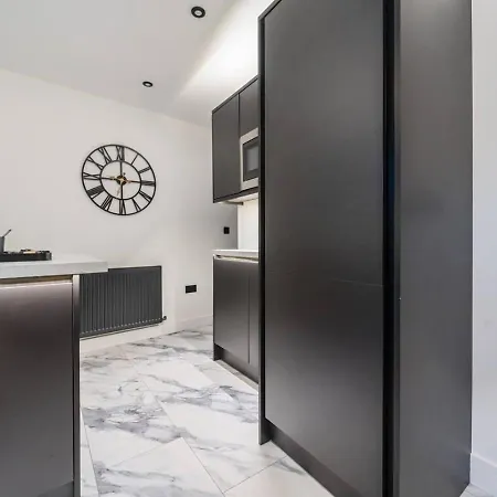 بيت للعطل Modern 2-bed Sleeps 3 Wi-fi