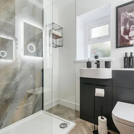 Modern 2-bed Sleeps 3 Wi-fi *